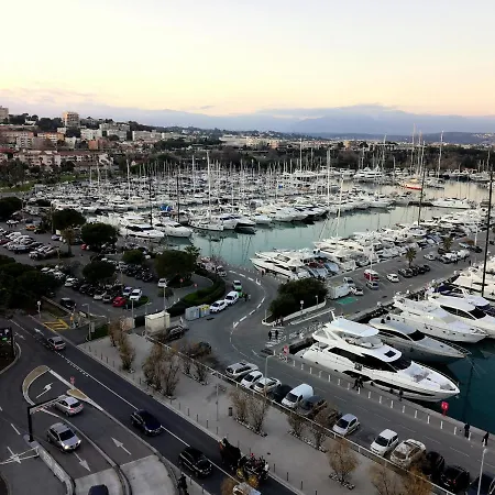 Grand 2 Pieces Renove Climatise, Vieil Antibes, Proche Port *