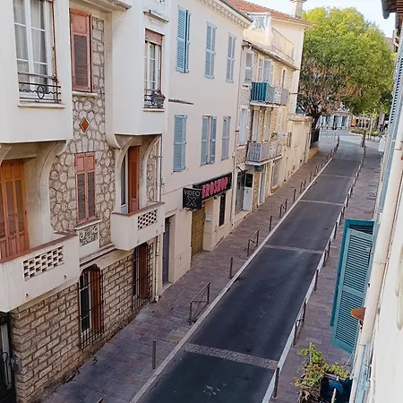 Grand 2 Pieces Renove Climatise, Vieil Antibes, Proche Port شقة