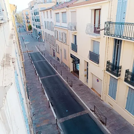 Grand 2 Pieces Renove Climatise, Vieil Antibes, Proche Port *